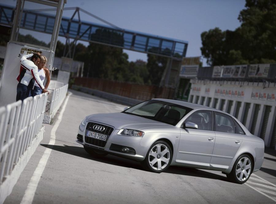  Audi S4 Sedan 4.2 Quattro (B7, 8E) 2005 года  (WW) (фото 13 из 13)